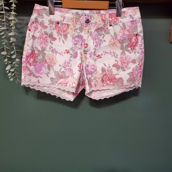 Suko Jeans | Floral Jean Shorts - Picture 1 of 4